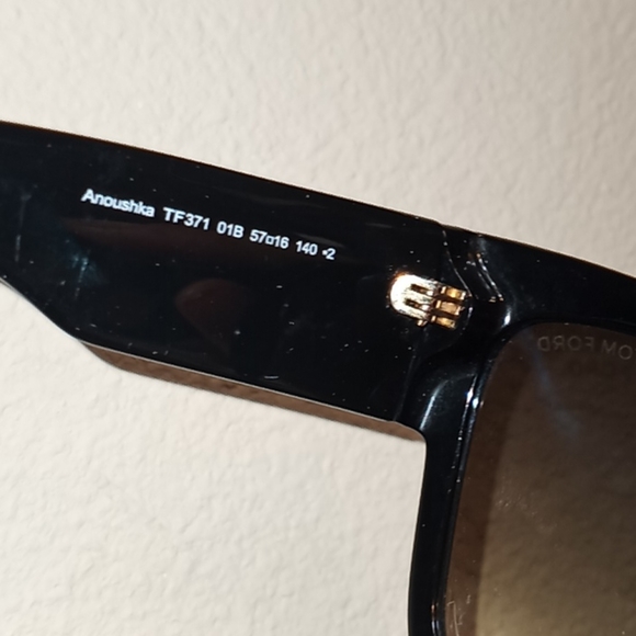 Tom Ford cat eye sunglasses - Picture 2 of 3